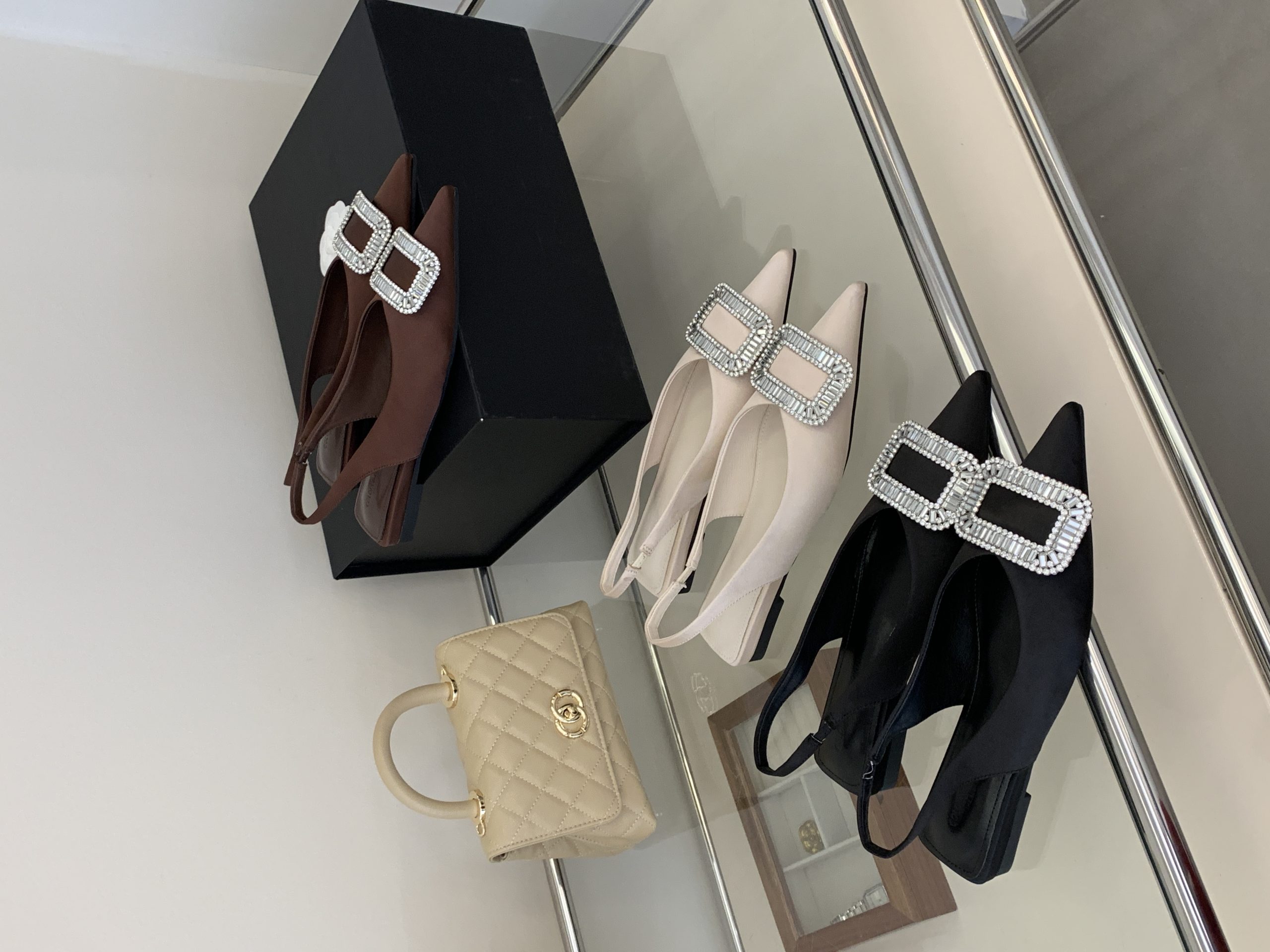 2026 New Women's Flat Backless Pointed Toe Comfortable Rhinestone Buckle Shoes
