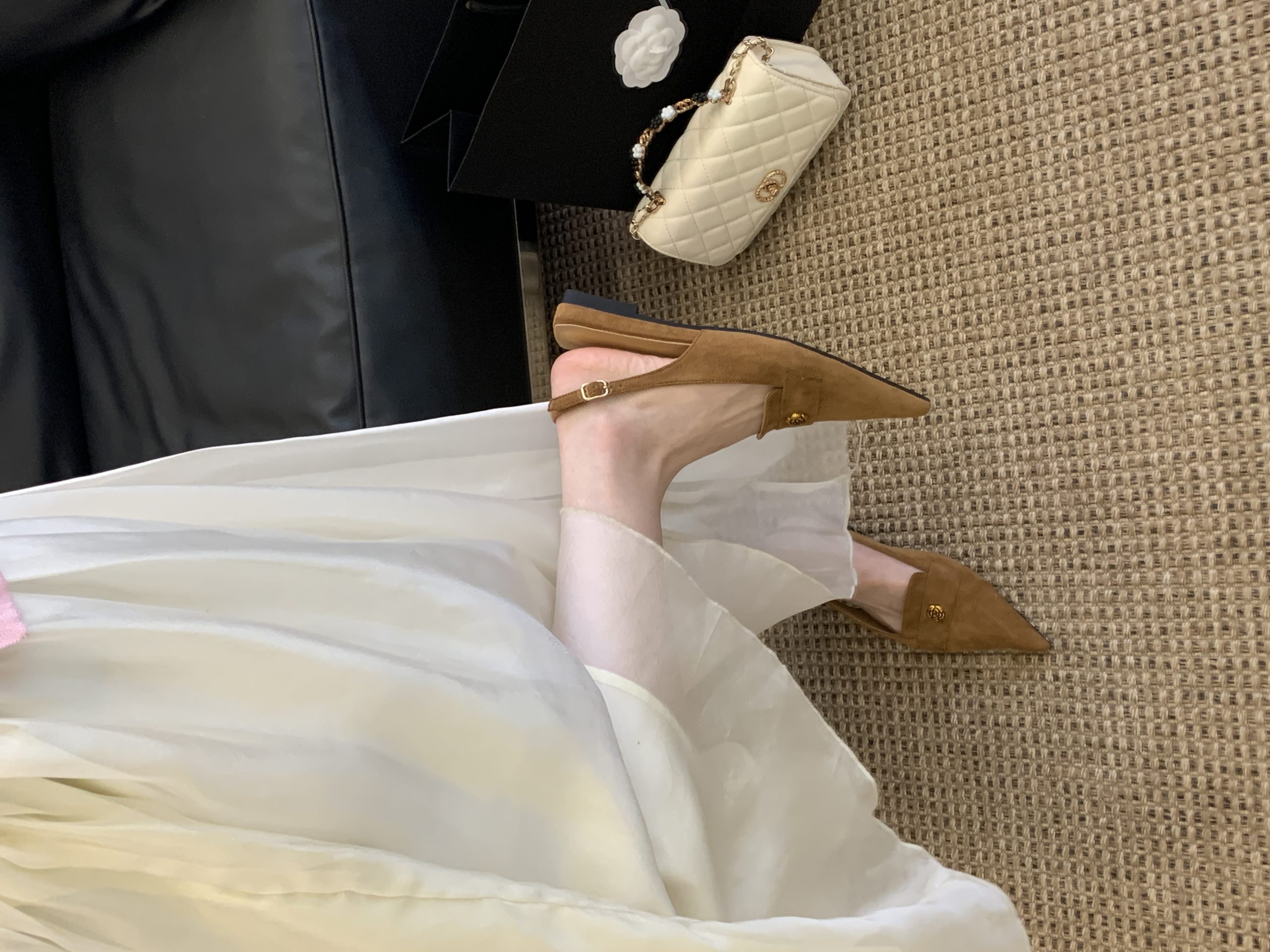 2026 New Women's Flat Sandals Backless Chunky Heel French Pointed Toe Comfortable Commuter Shoes